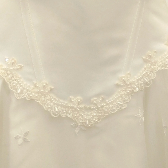 Wedding Gown - Picture 3 of 12